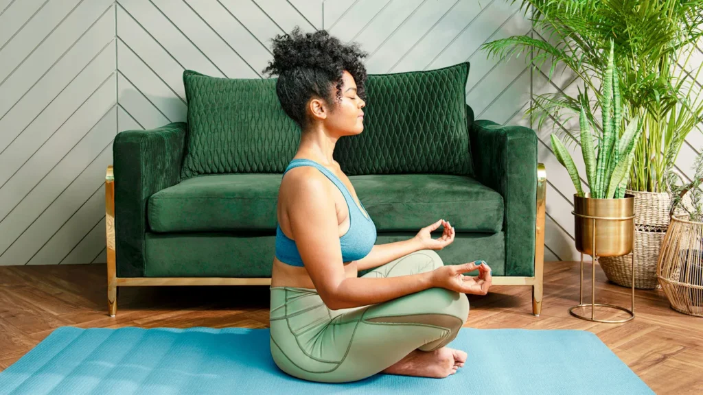 different meditation styles for beginners including breathwork and guided meditation on smartphone